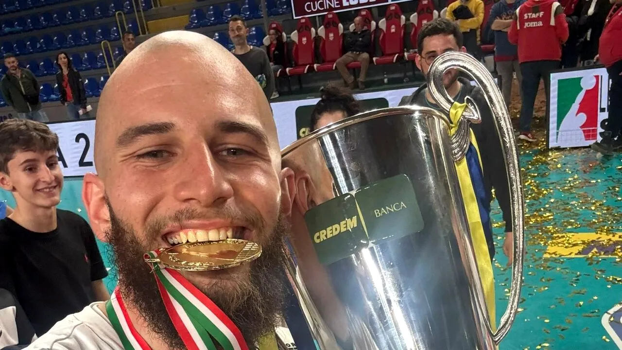Cine e ROMÂNUL care a luat titlul la volei în Italia! „Am văzut și steagul României în public”