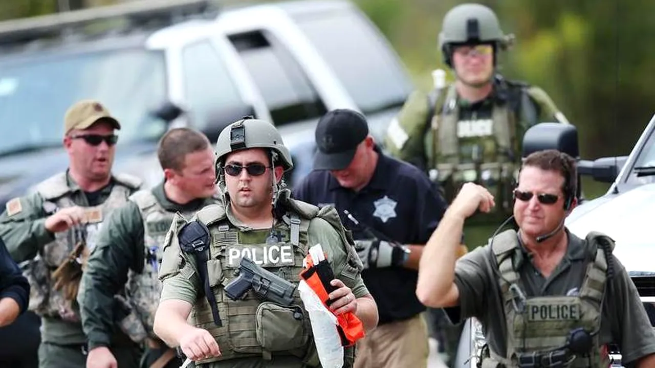 Autoritățile americane caută trei suspecți care au ucis un polițist în Illinois