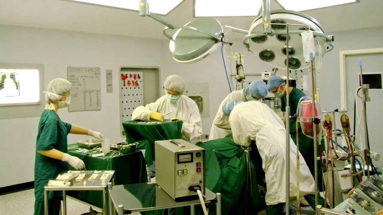 PREMIERĂ MEDICALĂ. Cea mai mică inimă artificială i-a fost implantată unui bebeluș de 16 luni