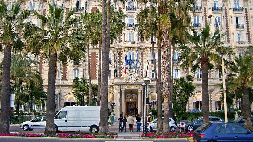 Legendarul hotel Carlton din Cannes își vinde mobilierul de lux. Cel mai ieftin obiect costă 40 de euro