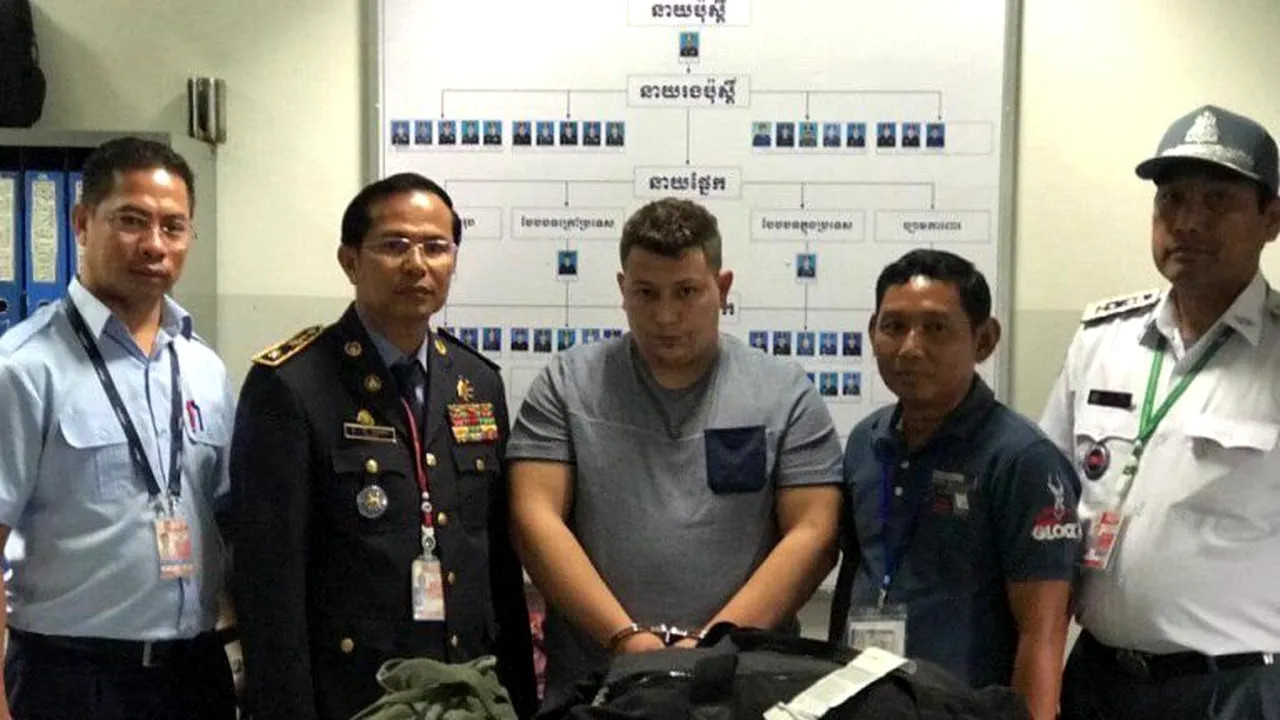 Traficanți de droguri ROMÂNI, prinși cu cinci kilograme de METAMFETAMINĂ în CAMBODGIA. Riscă zeci de ani de închisoare