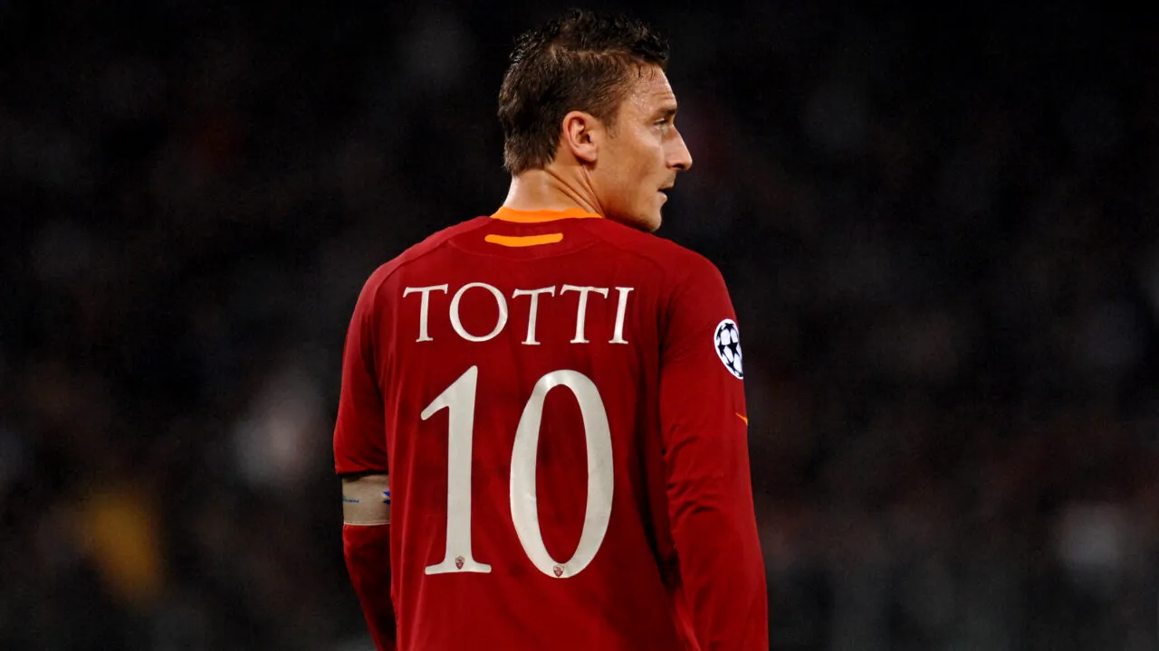 Deși s-a retras din fotbalul profesionist, Francesco TOTTI a primit oferte de la echipe din Serie A. Când ar putea să revină