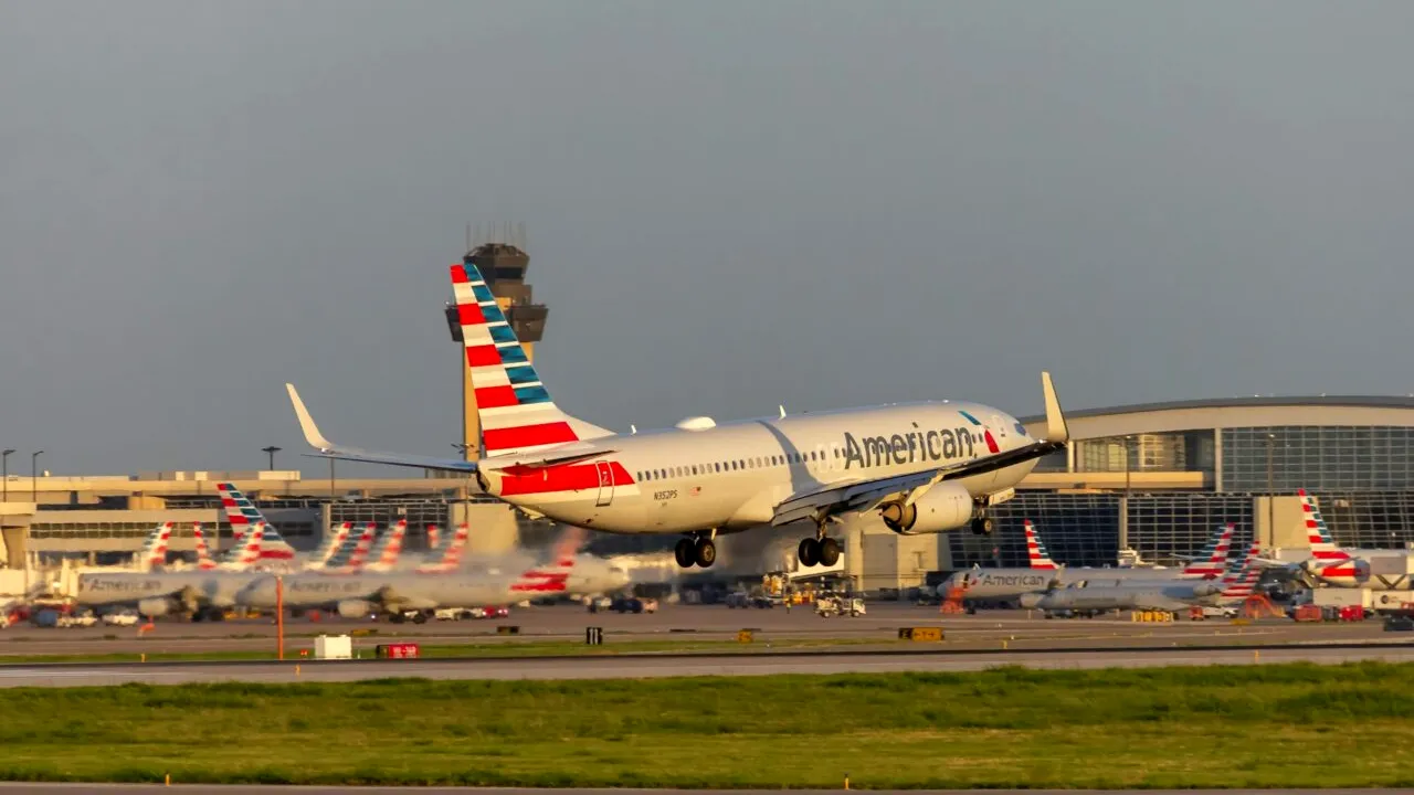 Alertă de securitate lângă Pentagon: zborurile de pe Aeroportul Ronald Reagan din Washington, suspendate după apariția unei posibile drone lângă pistă