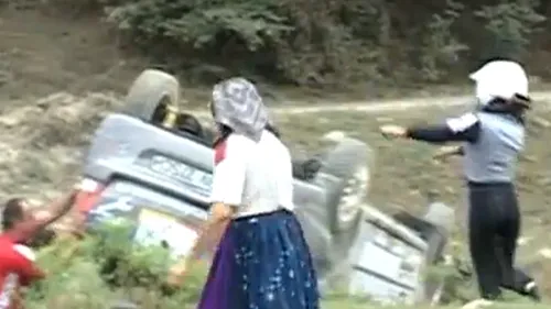 VIDEO: Cum a ajutat o bunicuță din Arad doi piloți de raliu