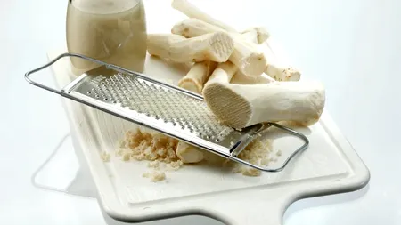 Hrean la borcan – leacul care desfundă nasul instant! Când se pune oțetul peste hrean ca să fie mai înțepător