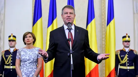 Iohannis, întrebat dacă îi suflă cineva în cască: Mă bănuiți câteodată că fără copiuță nu merge? VIDEO