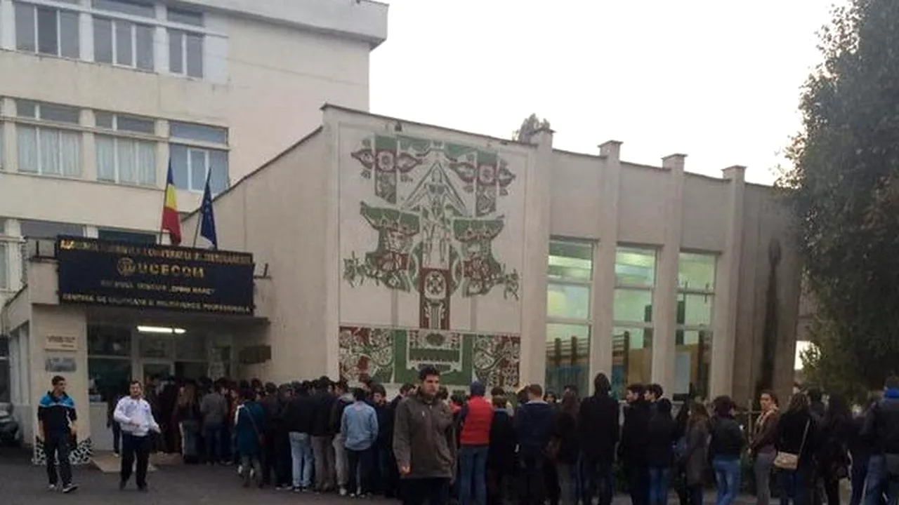 BUCUREȘTI. Studenții din Regie protestează după ce nu au putut vota din cauza lipsei formularelor
