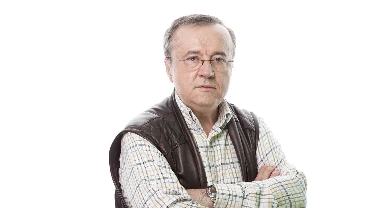 Dacă se începe urmărirea penală pentru Înaltă Trădare, SRI se poate autodesființa. Cu Eduard Hellvig cu tot