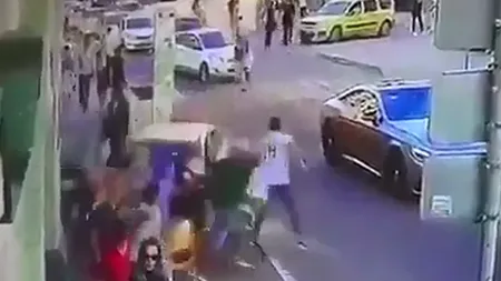 Un taxi loveste un grup de suporteri în Moscova: opt răniți