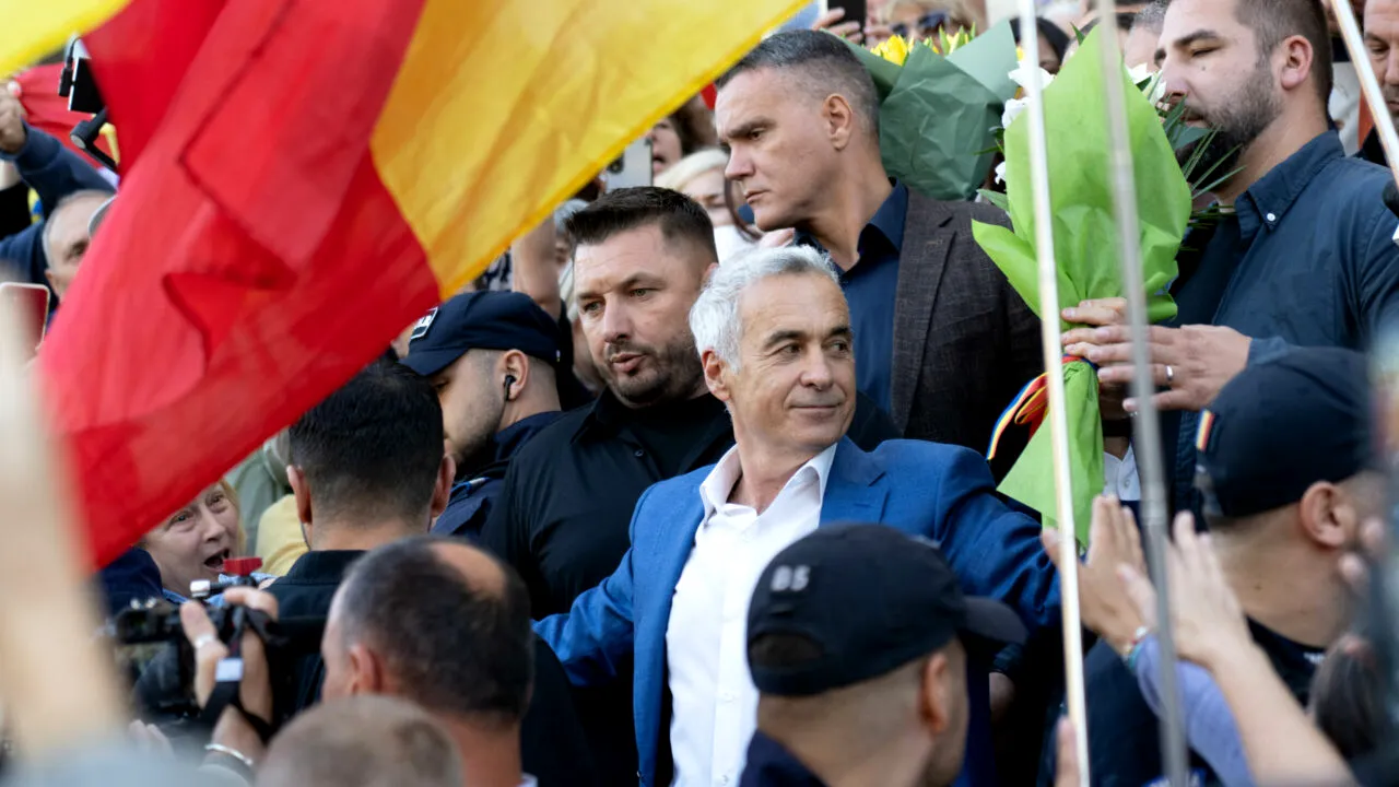 Peste 50.000 de like-uri și mii de comentarii de încurajare pentru Călin Georgescu, la primul mesaj transmis de după gratii. Ce îi urează susținătorii