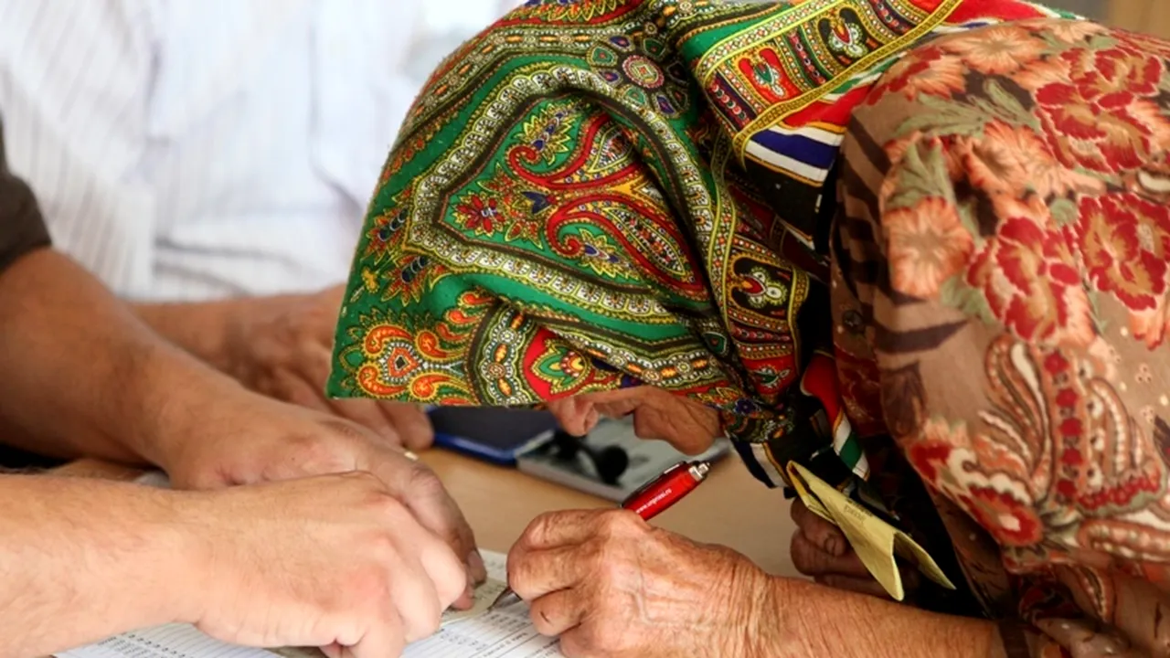 Autoritatea Electorală Permanentă explică cine face actualizarea listelor electorale. În 2011, PRIMARII au lăsat 33.000 de morți cu drept de vot