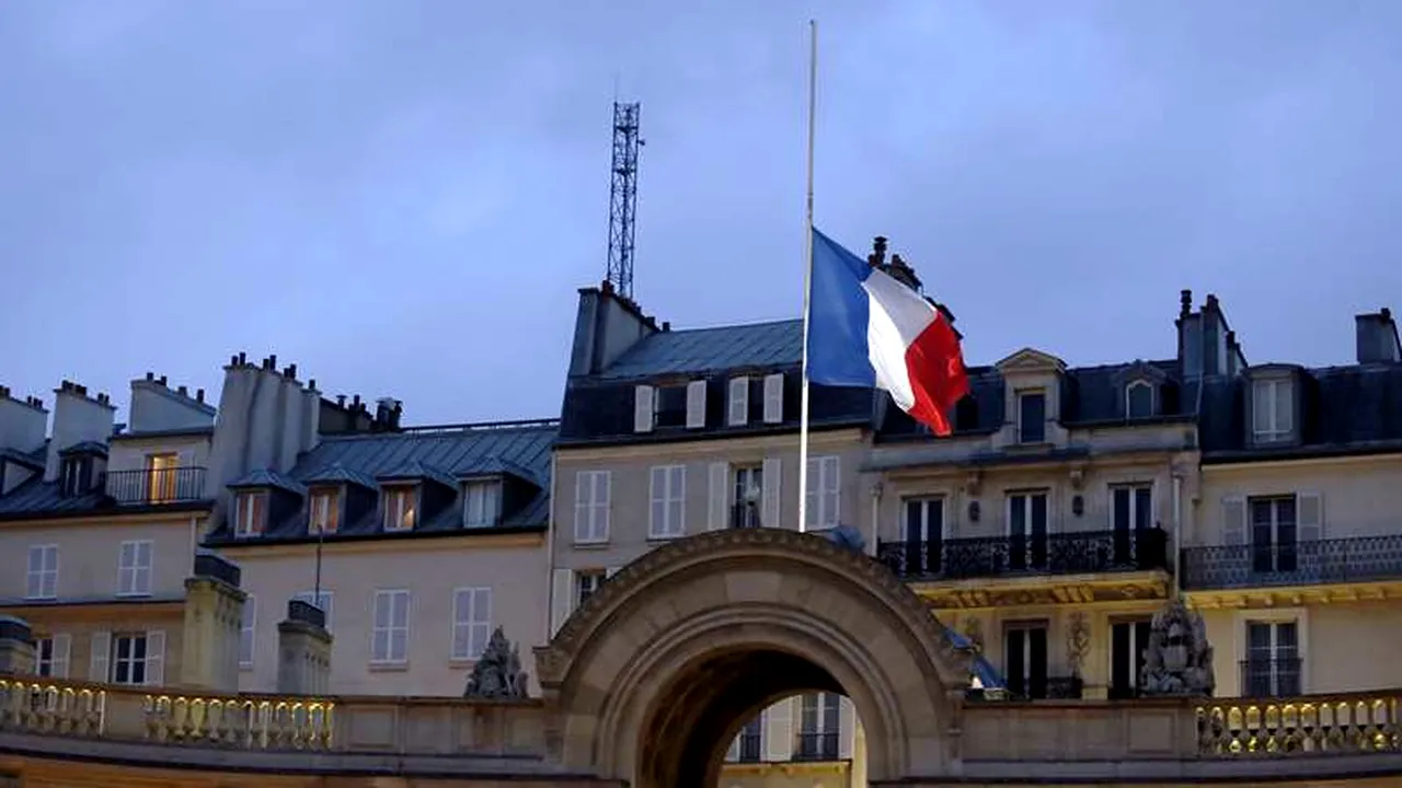 Panică la Palatul Elysee, după ce un gardian a tras accidental un foc de armă. Reacții dure ale presei după o încercare de mușamalizare a incidentului