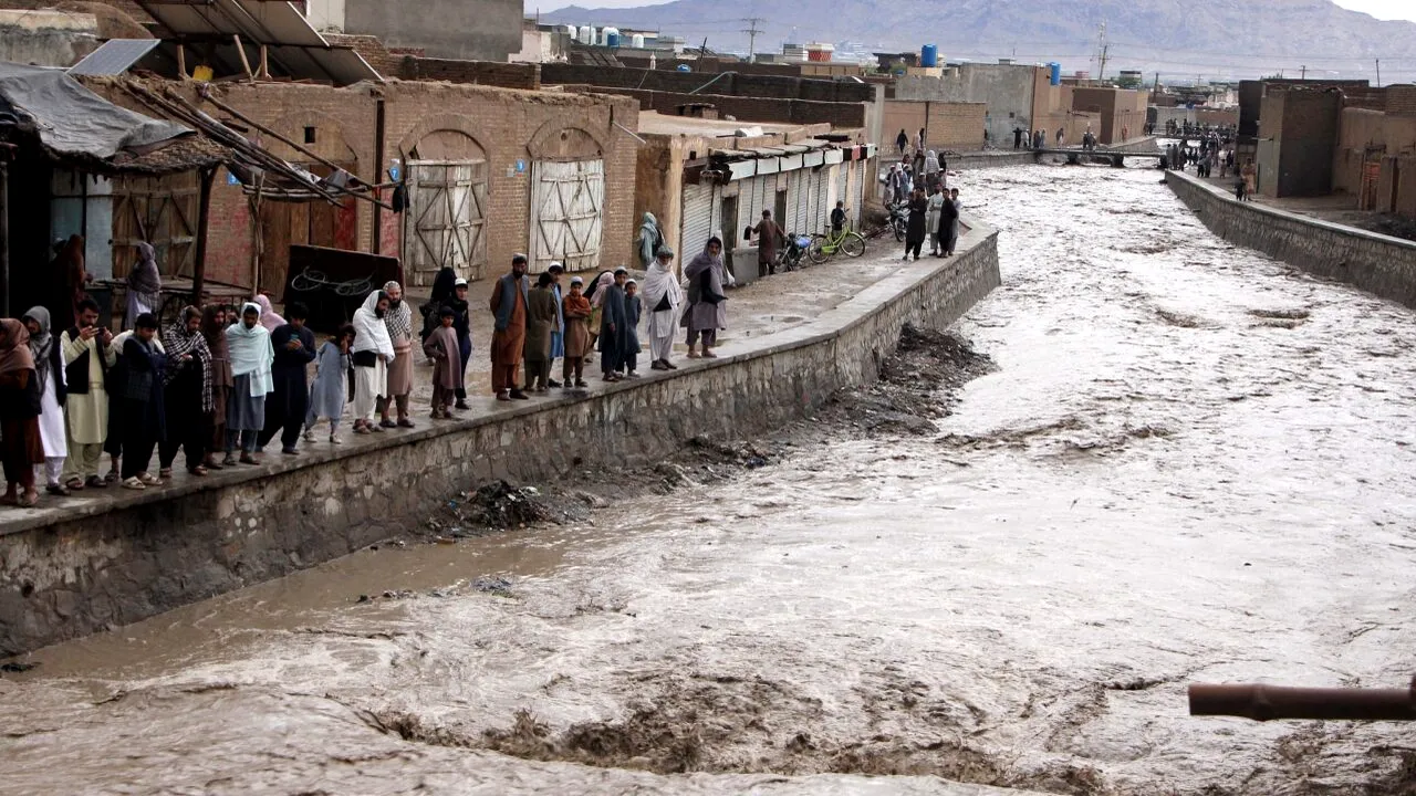 Ploile torențiale din Afganistan au făcut prăpăd: Cel puțin 61 de morți și 116 răniți