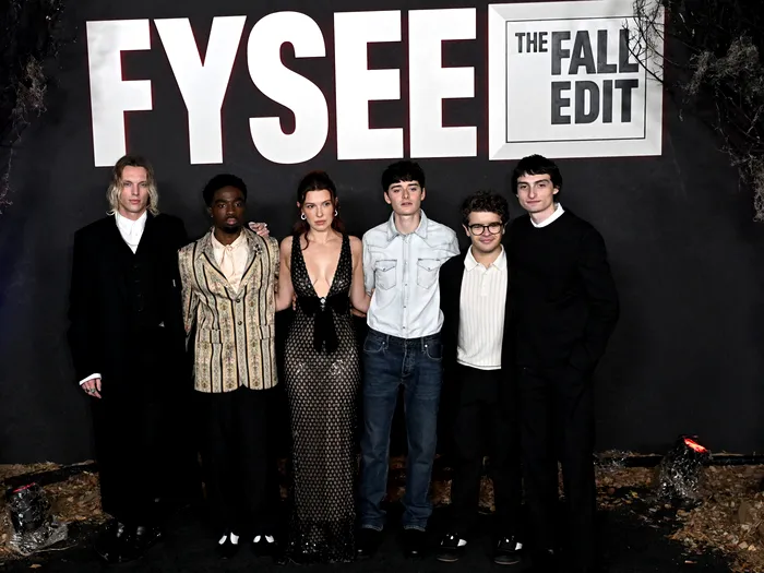 Jamie Campbell Bower, Caleb McLaughlin, Millie Bobby Brown, Noah Schnapp, Gaten Matarazzo și Finn Wolfhard din „Stranger Things” / foto: Mediafax Foto 