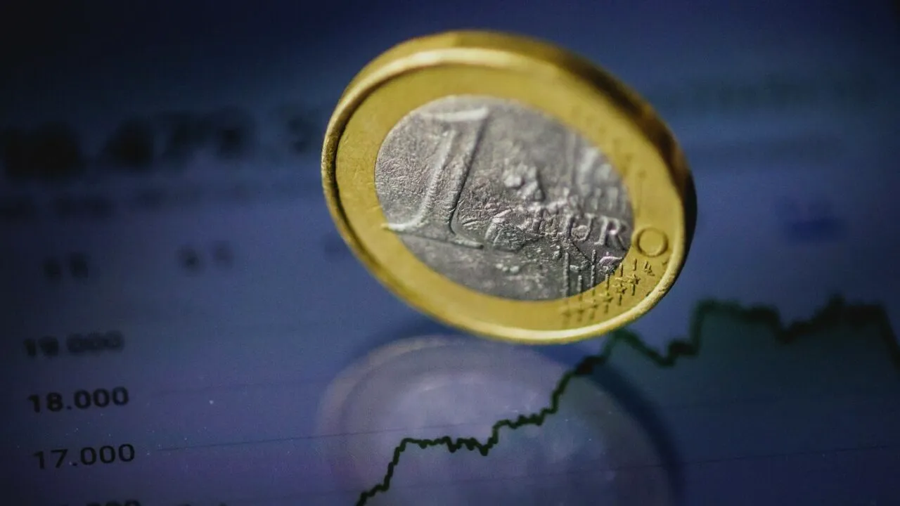 Economia ZONEI EURO încetinește, în contextul tensiunilor geopolitice /BCE recomandă reforme structurale pentru intensificarea competitivității UE