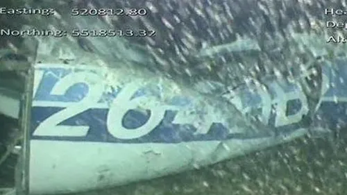 EPAVA avionului lui Emiliano Sala, găsită în Canalul Mânecii. Printre resturi poate fi observat UN CADAVRU