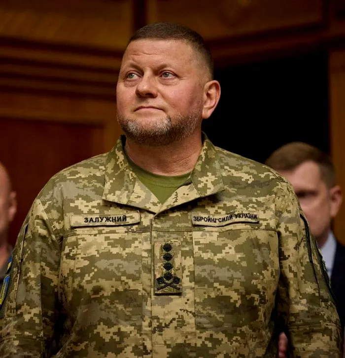 The Times: &bdquo;Lupta lui Zelensky pentru supravie&#539;uire este mai personal&#259; ca niciodat&#259;. Valeri Zalujn&icirc;i l-ar putea &icirc;nlocui pe liderul de la Kiev&rdquo;