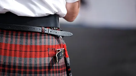 Un bărbat îmbrăcat în KILT scoțian a intrat într-un magazin de antichități. Ce a urmat pare ireal