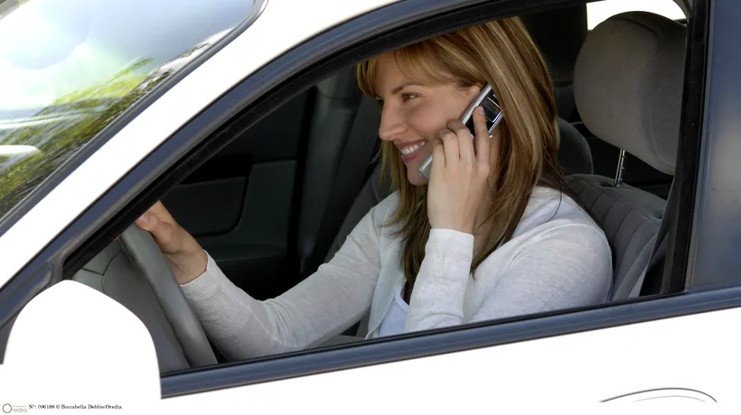 SUSPENDAREA permisului și 20 de puncte AMENDĂ pentru șoferii care țin în mână TELEFONUL sau TABLETA la VOLAN