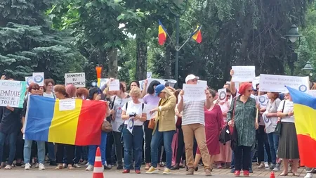 VIDEO Continuă GREVA profesorilor în Mehedinți. 500 de cadre didactice protestează timp de 3 zile