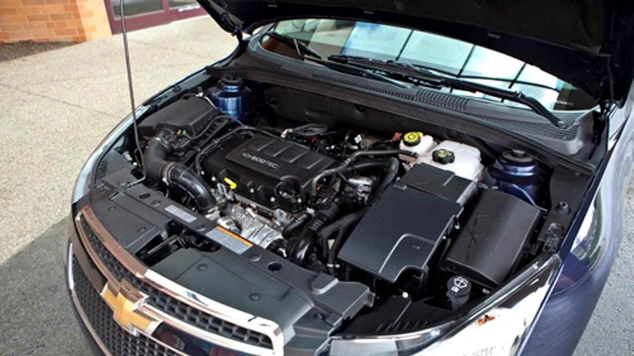 GM a chemat la verificări peste 400.000 de Chevrolet Cruze, pentru posibile incendii la motor