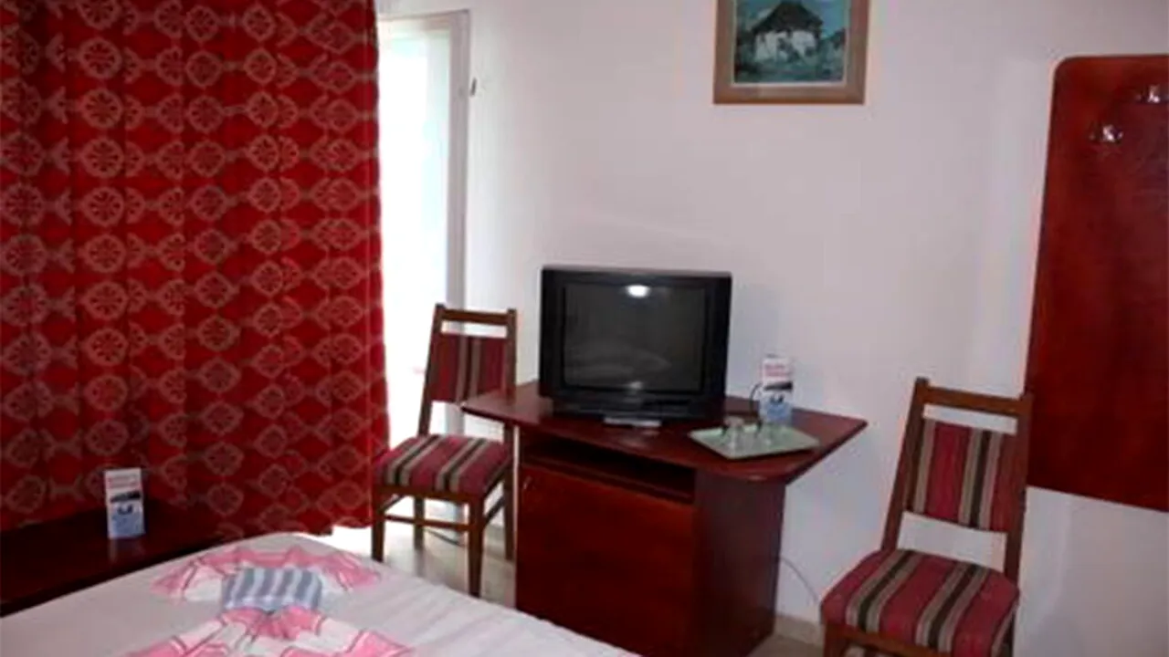 Ce a găsit un turist din Botoșani, în camera unui hotel din Eforie Sud: „Păi stai, frate, că am dat BANI pentru asta!”
