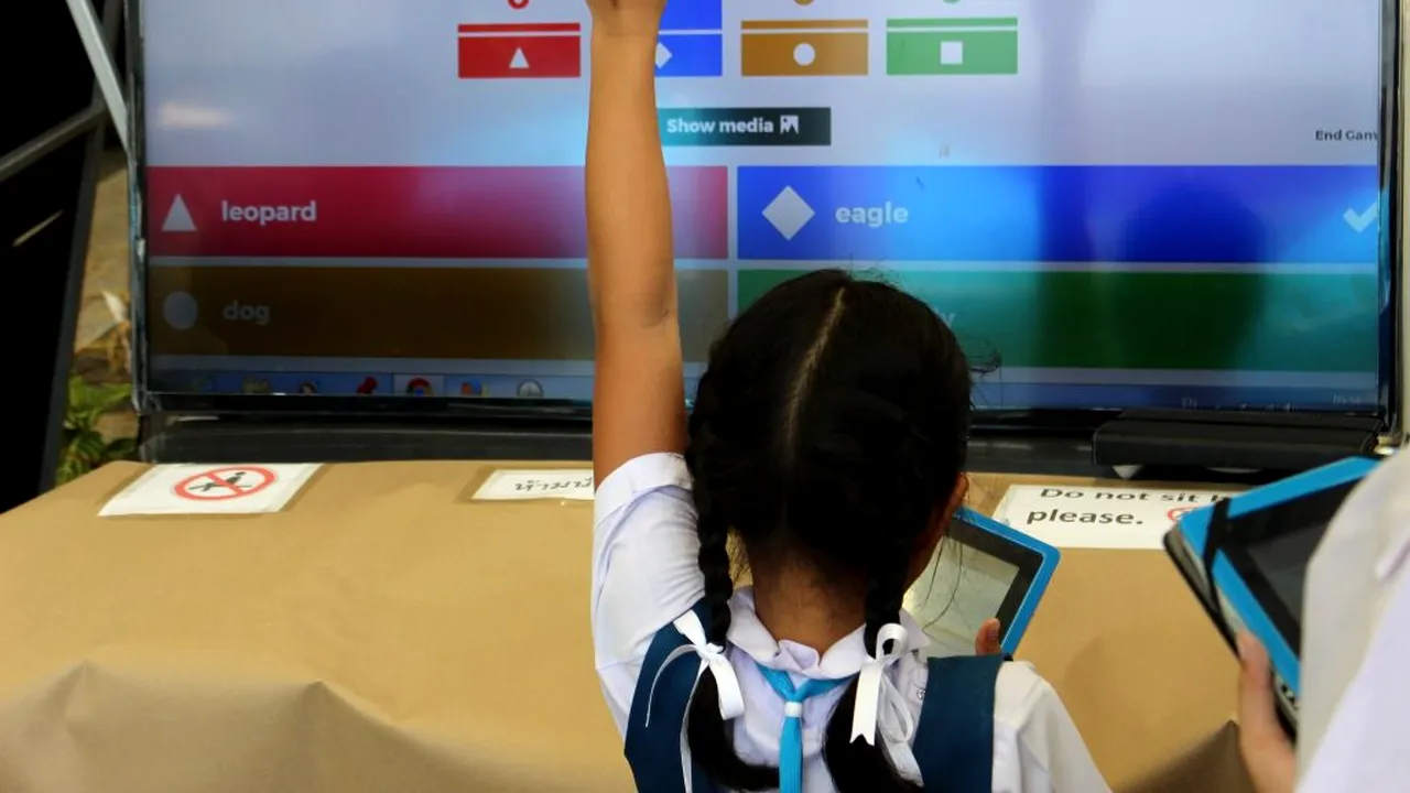 Școala este la televizor pentru zeci de milioane de elevi mexicani din ciclul primar și secundar. Mexicul ocupă locul locul VII în topul mondial COVID-19 (îmbolnăviri și decese)