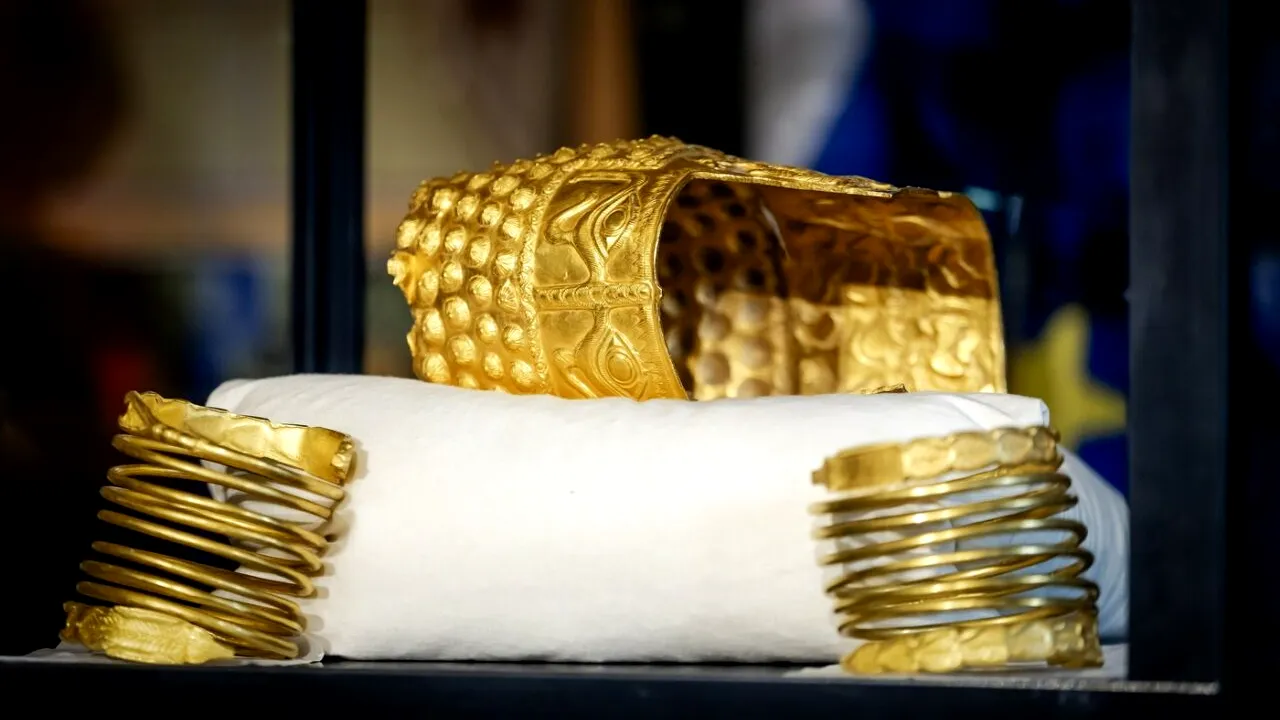 În ce stare se află tezaurul recuperat. Cum s-a deteriorat coiful de la Coțofenești în urma furtului