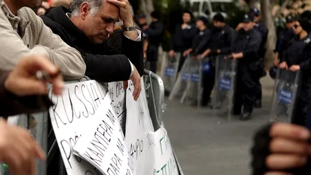 Sute de angajați ai băncilor cipriote au ieșit în stradă