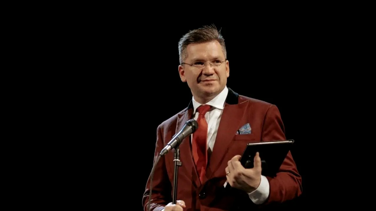 Scandal USR-AUR, izbucnit la Timișoara. USR acuză Consiliul Județean că a permis unui „putinist” să-și lanseze cartea comunistă în Sala Revoluției