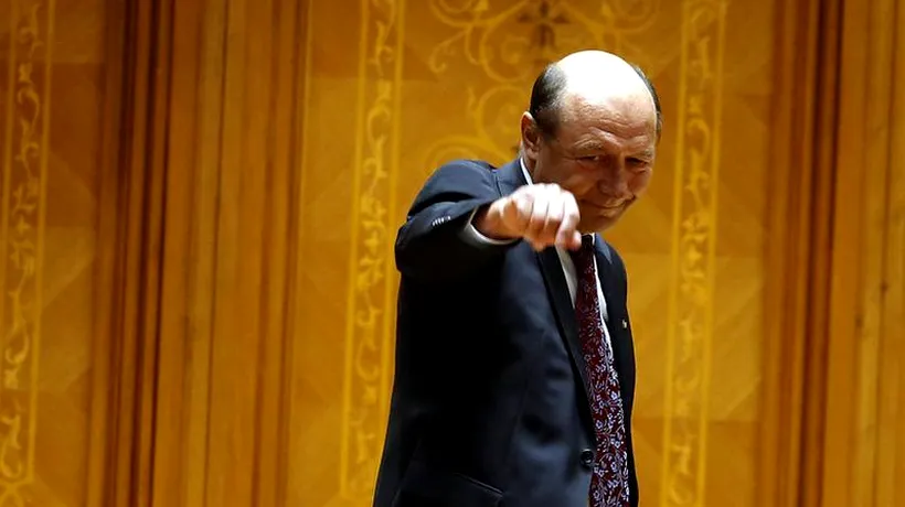 ATAC la rupere al lui Traian Băsescu la Victor Ponta în această seară: „Și-a lăsat soția însărcinată pentru...