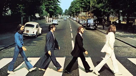 Un album al formației The Beatles a ajuns din nou pe primul loc în topurile britanice, după o jumătate de secol