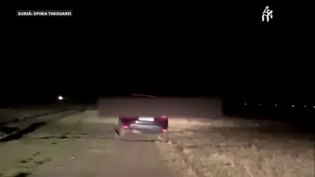 GÂNDUL LIVE. Urmărire ca în filme în Timiș. Polițiștii au tras focuri de armă. Șoferul a abandonat mașina și a fugit