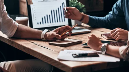 Afacerile din zona euro au avut cea mai mare dezvoltare din ultimii 20 de ani, în iulie, dar nivelul de încredere scade. Ce spun sondajele