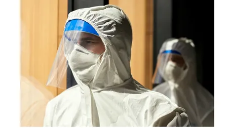 Presa italiană despre muncitorii români, veniți în Italia cu autocarele: ”Există suspiciunea că, în realitate, companiile de transport au schimbat ruta pentru a evita controalele”