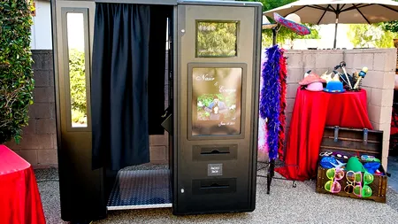 Antreprenorii prezenți la How to Web Conference vor avea la dispoziție 90 de secunde pentru a-și prezenta ideile de afaceri într-o cabină foto modificată