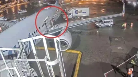 MOTIVUL invocat de o femeia care a deschis ușa unui avion și a ieșit pe aripă. Imaginile sunt virale