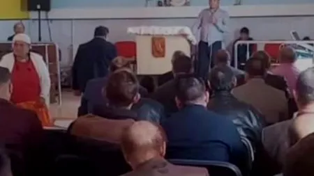 CORONAVIRUS. Zeci de oameni la o slujbă religioasă, în plină epidemie de Covid-19. Poliția a declanșat o anchetă