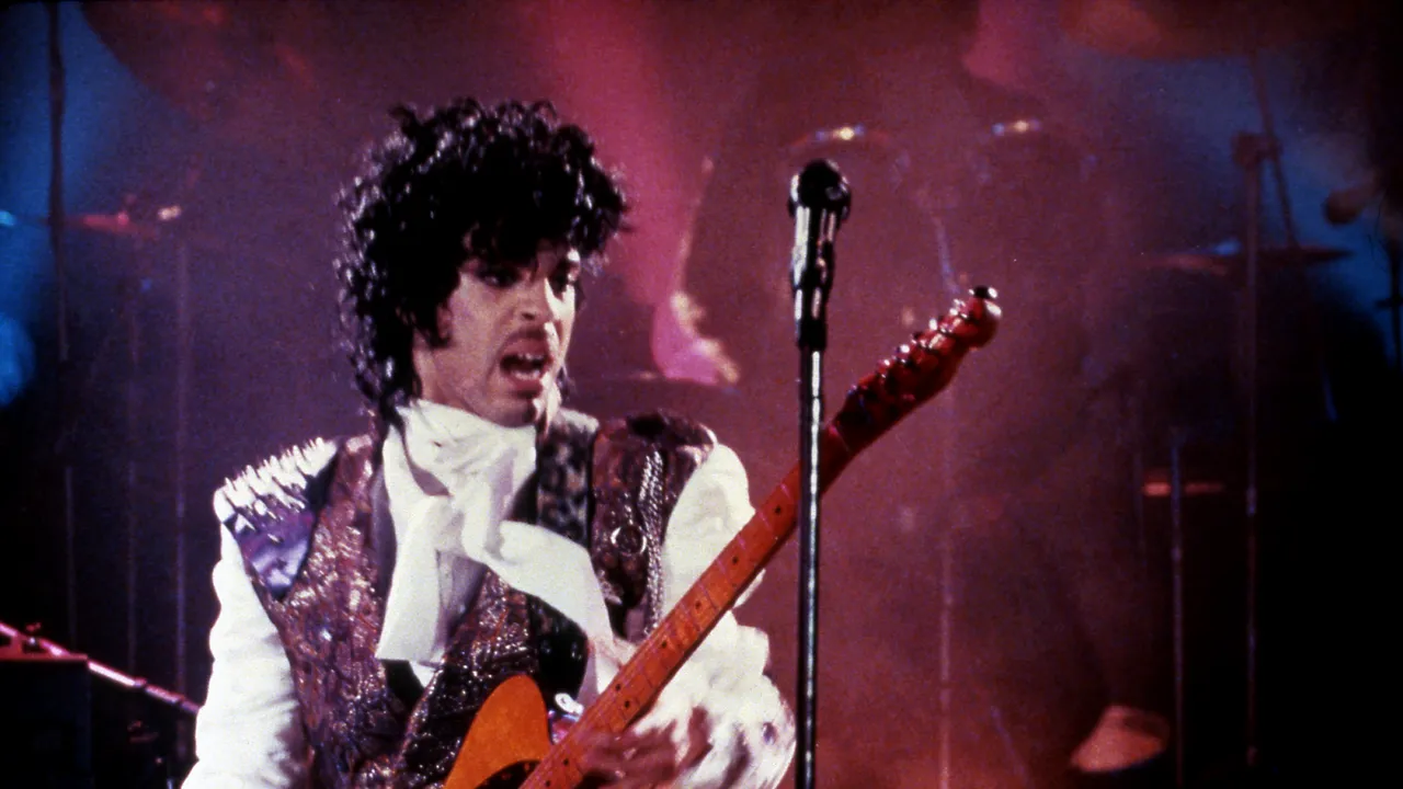 Celebrul cântăreț PRINCE va fi celebrat pe 13 aprilie prin lansarea unui material EXCLUSIVIST