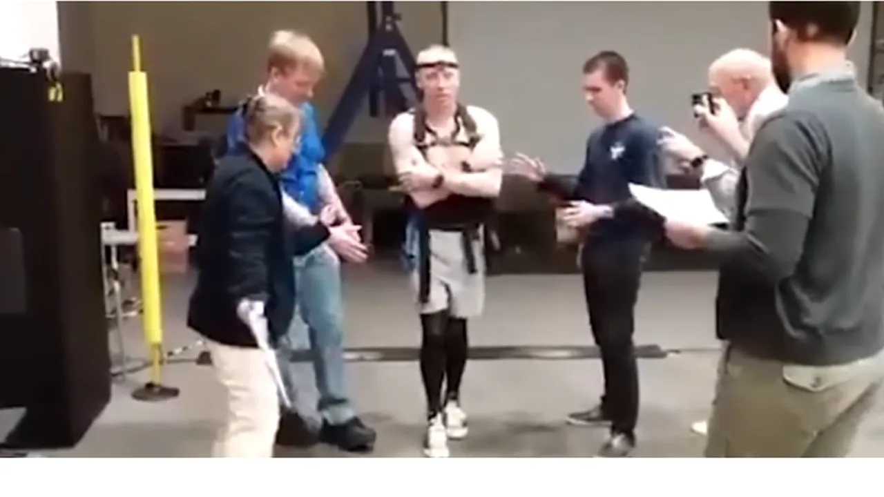 VIDEO. Un astronaut ne arată cât de greu e să mergi pe Pâmânt, după șase luni de stat pe Staţia Spaţială Internațională