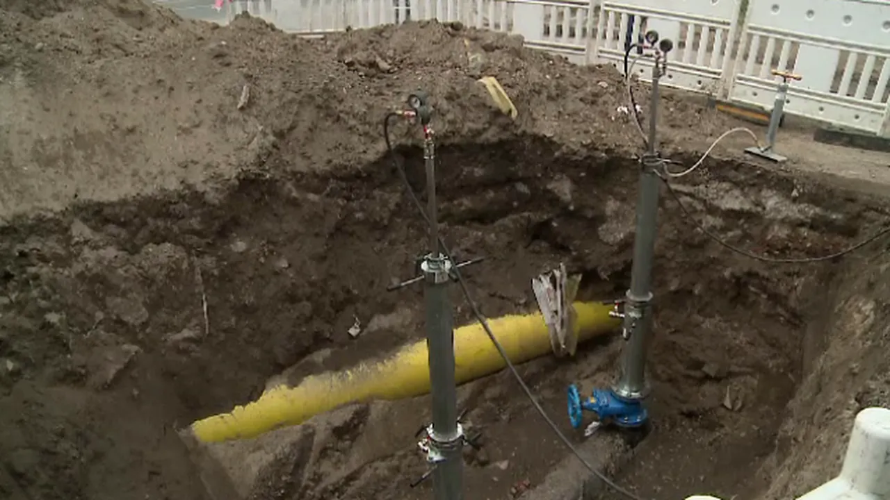 Un „gospodar” din Suceava a tăiat cu flexul țeava de gaze de pe stradă. Ce a urmat la scurt timp