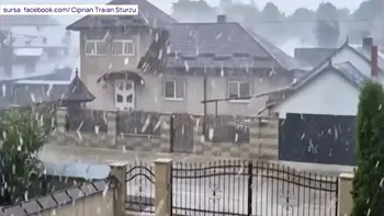 Prăpăd în Moldova. Avertismentele ANM: România este ruptă în două de caniculă și vijelii 