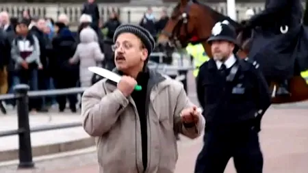 VIDEO. Scenă șocantă în fața Palatului Buckingham