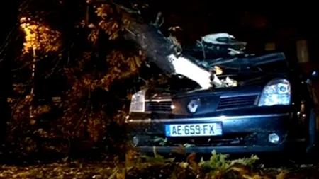 Doi morți și zeci de mii de locuințe afectate de pene de curent în Franța, în urma unor furtuni