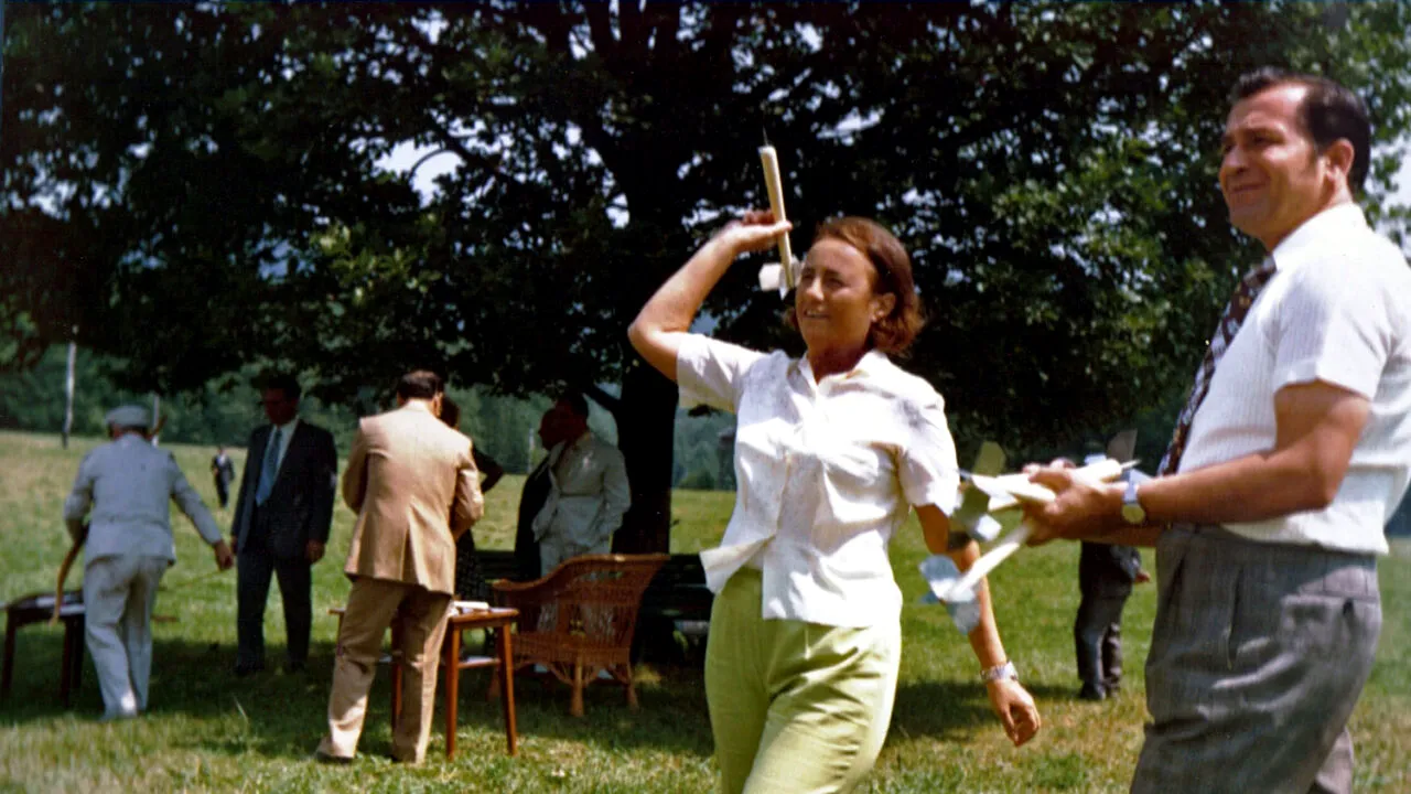 Dezvăluiri despre iubiții secreți ai Elenei Ceaușescu. Cine a murit în condiții SUSPECTE / „De ce n-ai luat-o tu, că salvai ţara de la urgie?!”