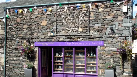 O româncă acuzată de furt de bijuterii, condamnată la închisoare în Marea Britanie