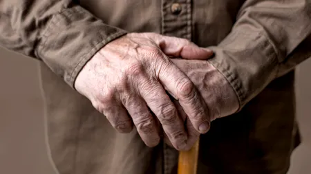 Pensionarii care sunt eligibili pentru un sprijin financiar de la stat. Bani în plus la pensie pentru seniorii din Marea Britanie