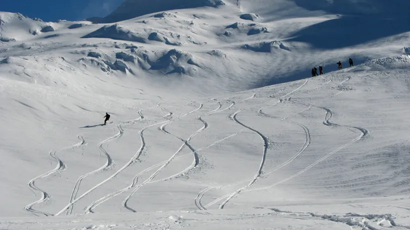 Doi schiori au decedat, după ce au fost surprinși de o avalanșă, în Munții Făgăraș. Avertizările ANM