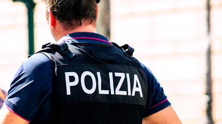 Un român a fost incendiat la periferia Romei de un conațional. L-a stropit cu benzină, când se refugiase în mașină, apoi i-a dat foc