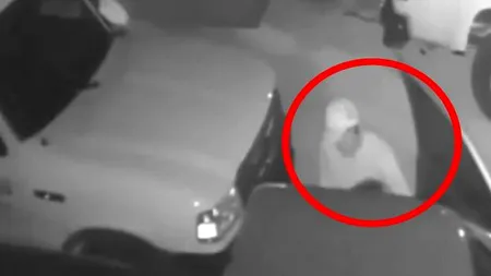 Polițiștii au crezut că nu văd bine când s-au uitat pe camerele de supraveghere. Ce a făcut acest hoț înainte să fure mașina chiar întrece orice imaginație